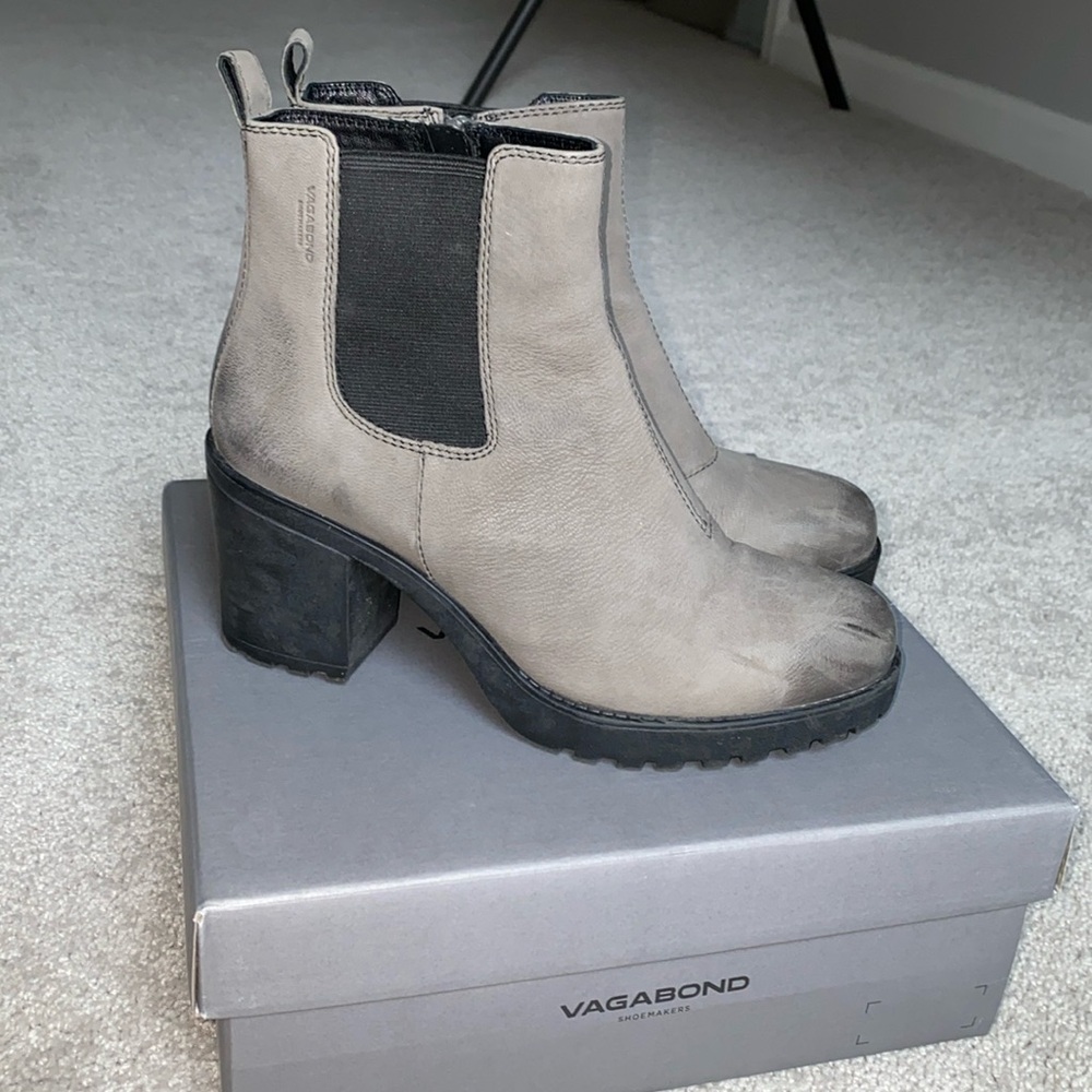 vagabond grace nubuck chelsea leather heeled boots